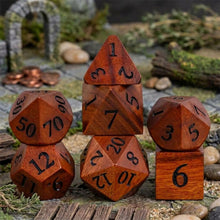 Charger l'image dans la galerie, Ensemble de dés en bois Whimwood