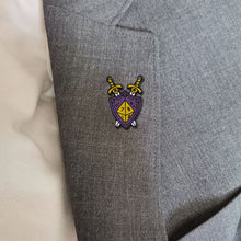 Load image into Gallery viewer, Shield D8 Pin - Dungeons & Dragons Brooch