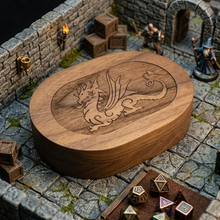 Charger l'image dans la galerie, Boîte en bois gravée Sigilbound pour dés Donjons et Dragons
