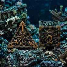 Charger l'image dans la galerie, Jeu de dés en métal creux La Colère du Kraken

