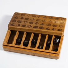 Charger l'image dans la galerie, Coffre du Maître : Boîte à Dés en Bois de Sapele
