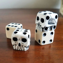 Load image into Gallery viewer, Skull Bone Dice D6 for Dungeons &amp; Dragons
