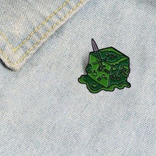 Charger l&#39;image dans la galerie, Gelatinous Cube Pin - Dungeons &amp; Dragons Brooch
